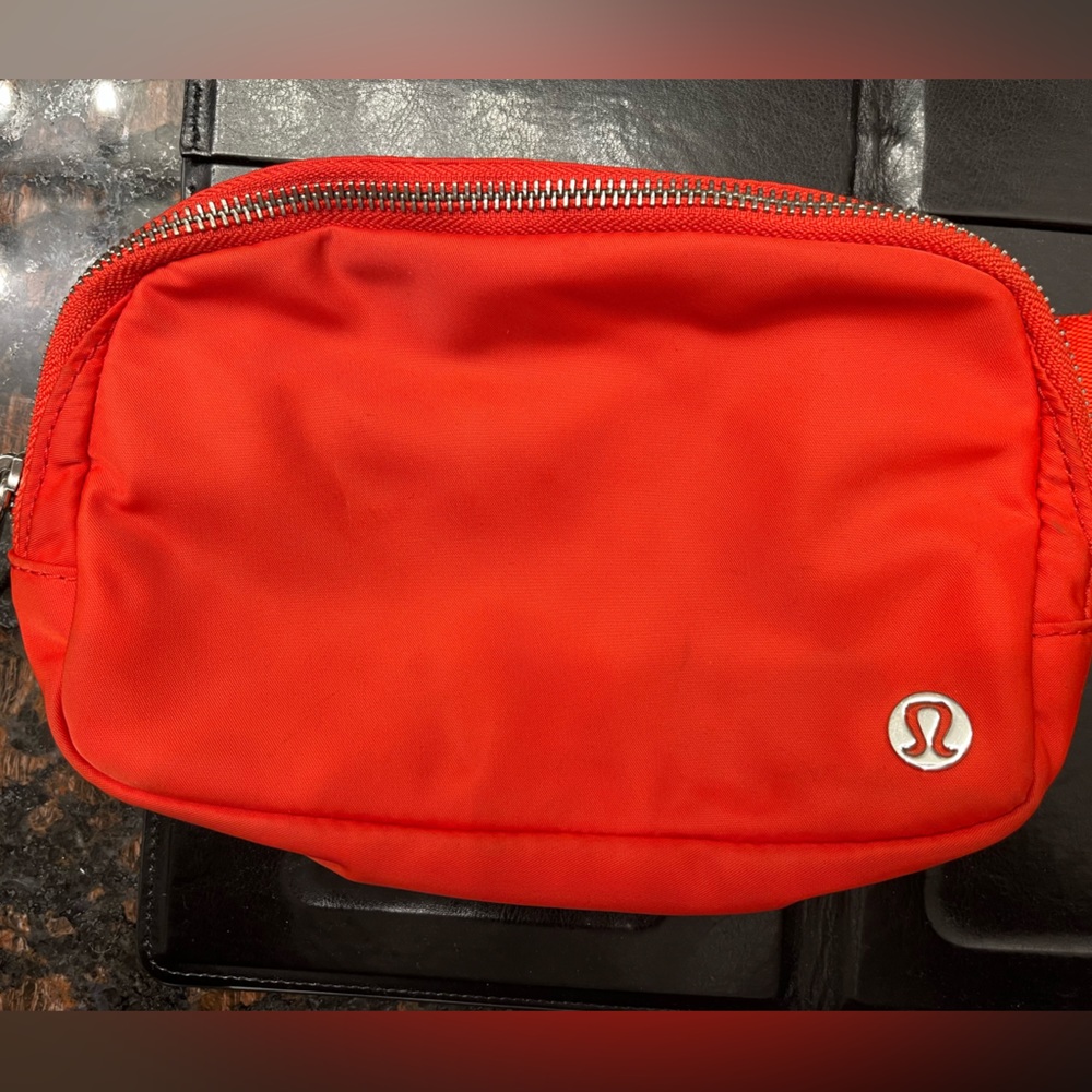 Lululemon Everywhere Belt Bag 1L